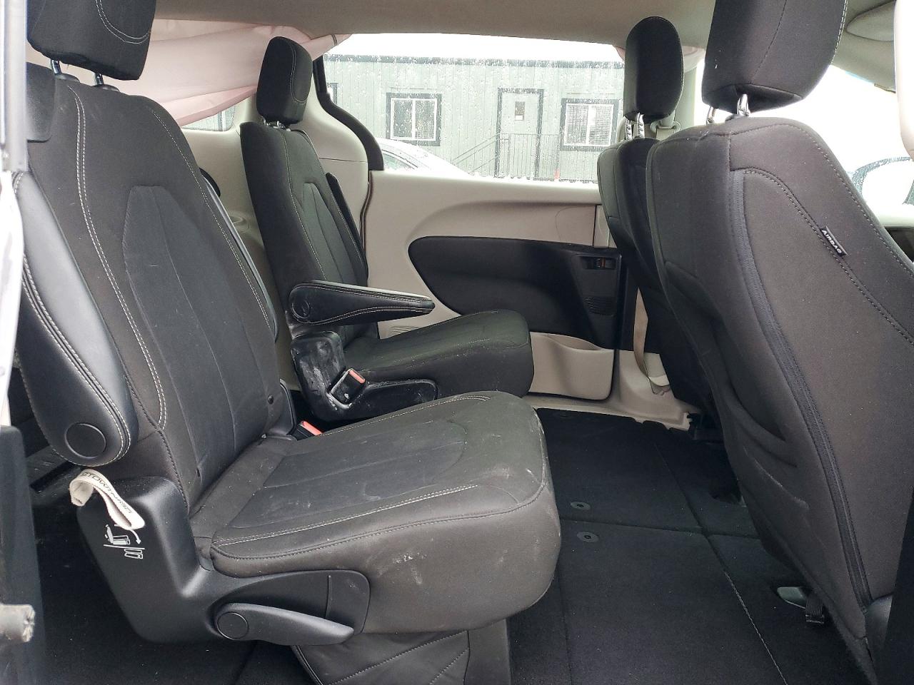 2023 CHRYSLER VOYAGER LX photo 11