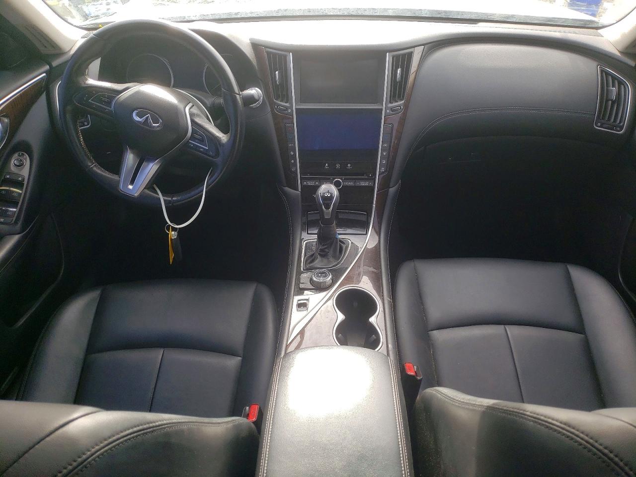 2018 INFINITI Q50 LUXE photo 8
