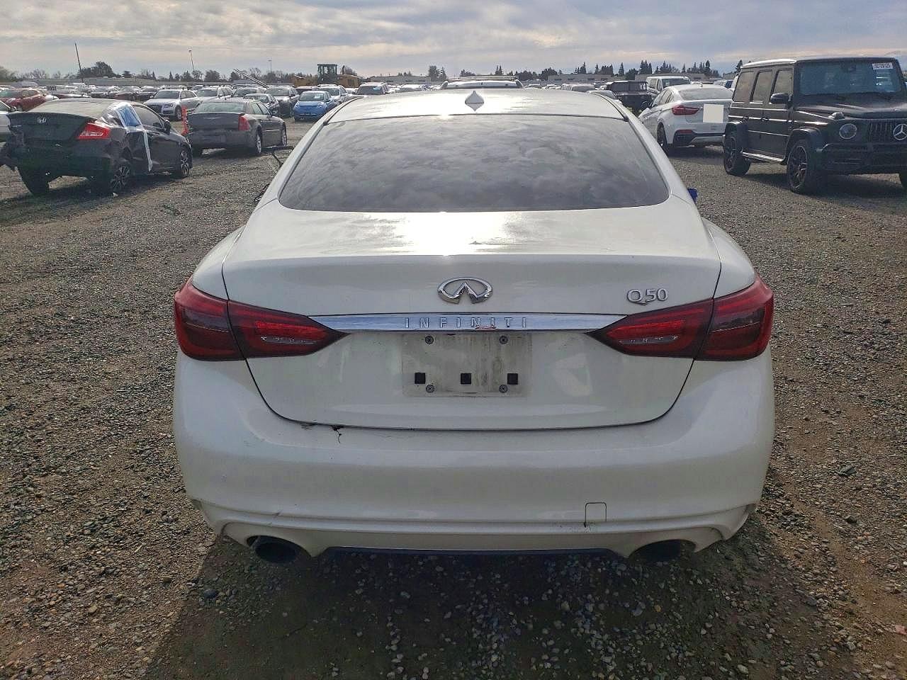 2018 INFINITI Q50 LUXE photo 6