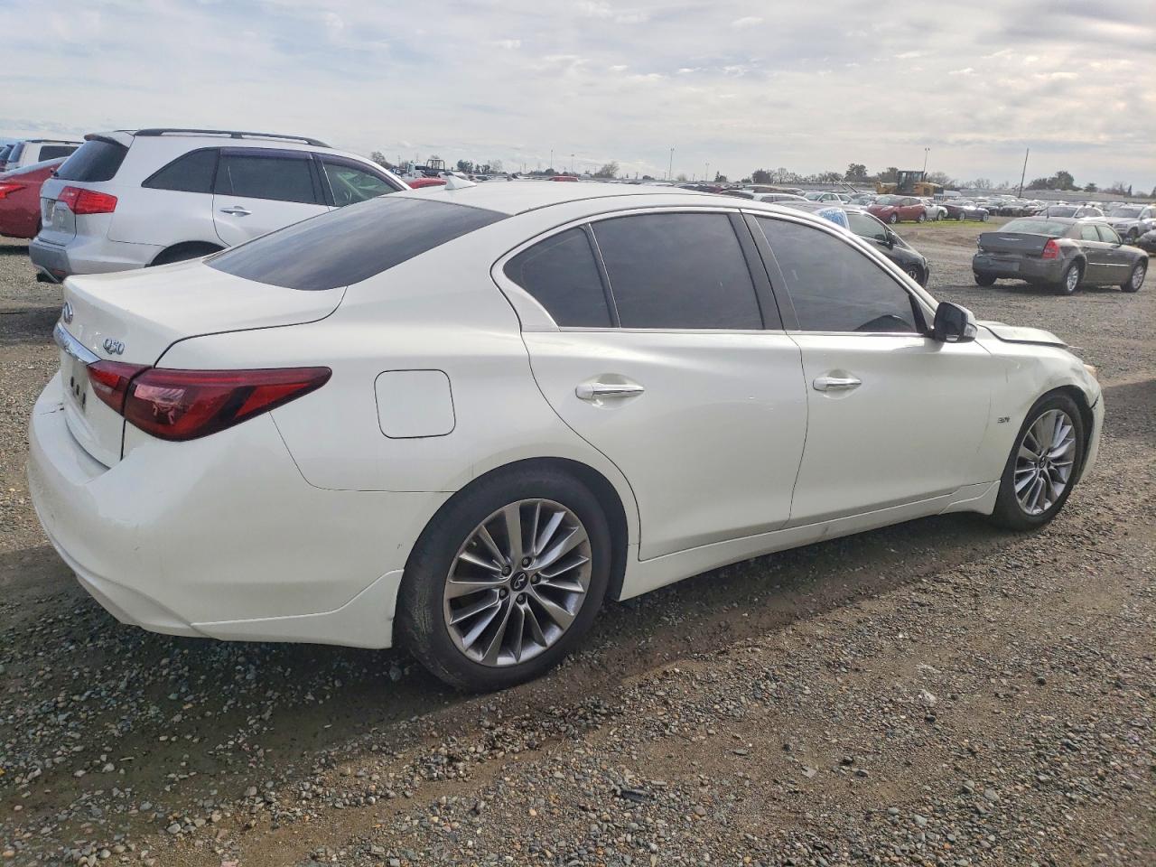2018 INFINITI Q50 LUXE photo 3