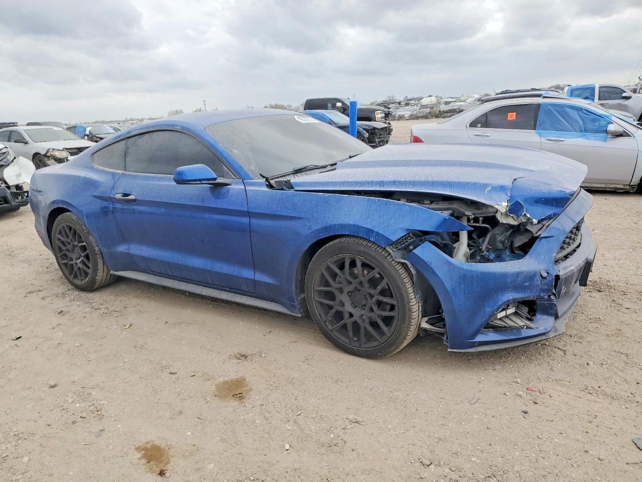 2017 FORD MUSTANG photo 4
