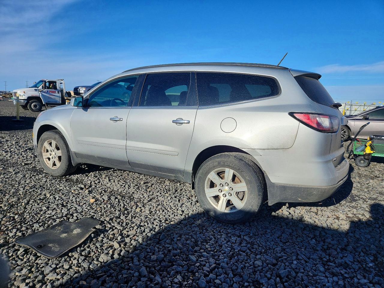 2014 CHEVROLET TRAVERSE LT photo 2