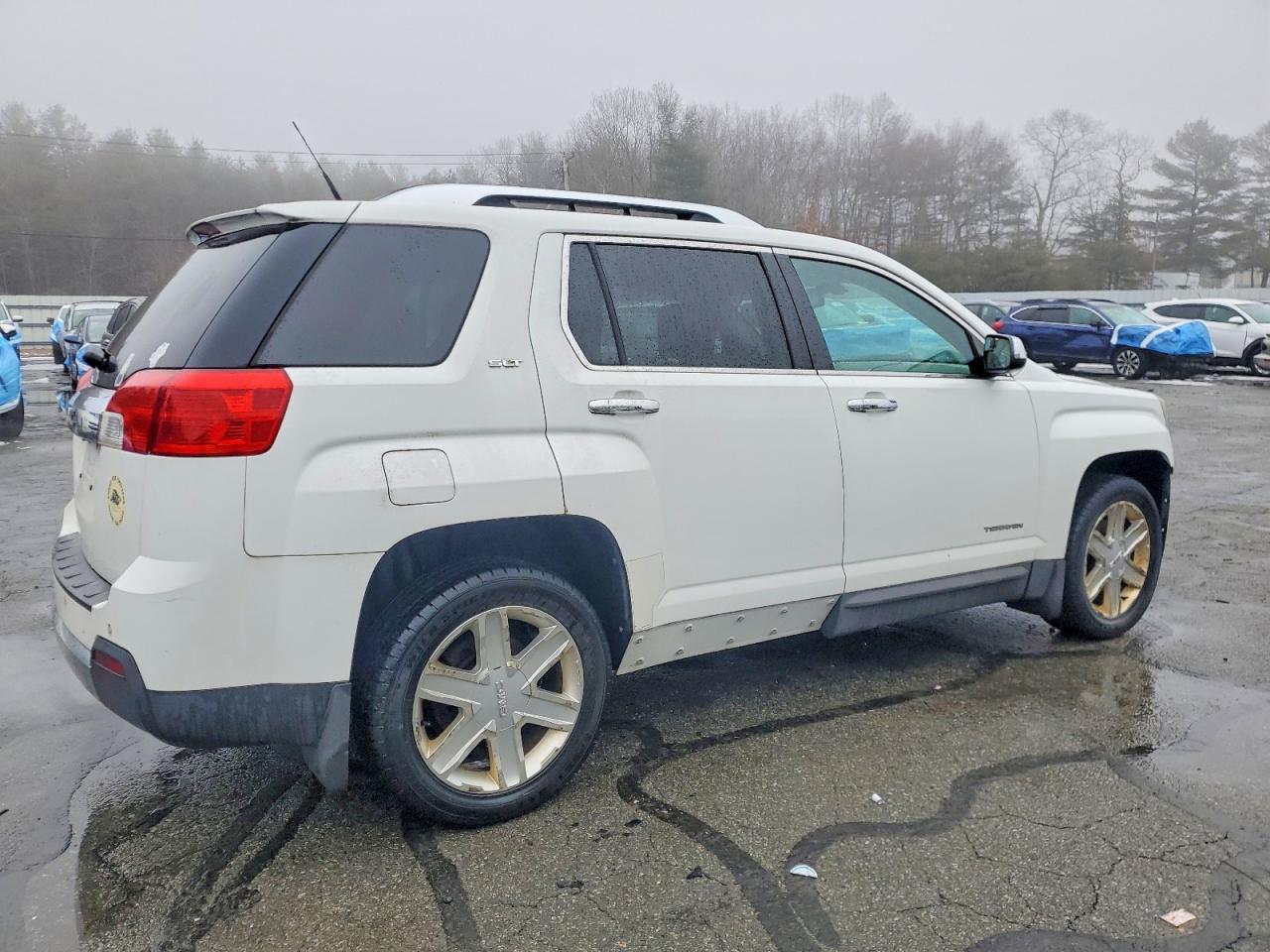 2011 GMC TERRAIN SLT photo 3