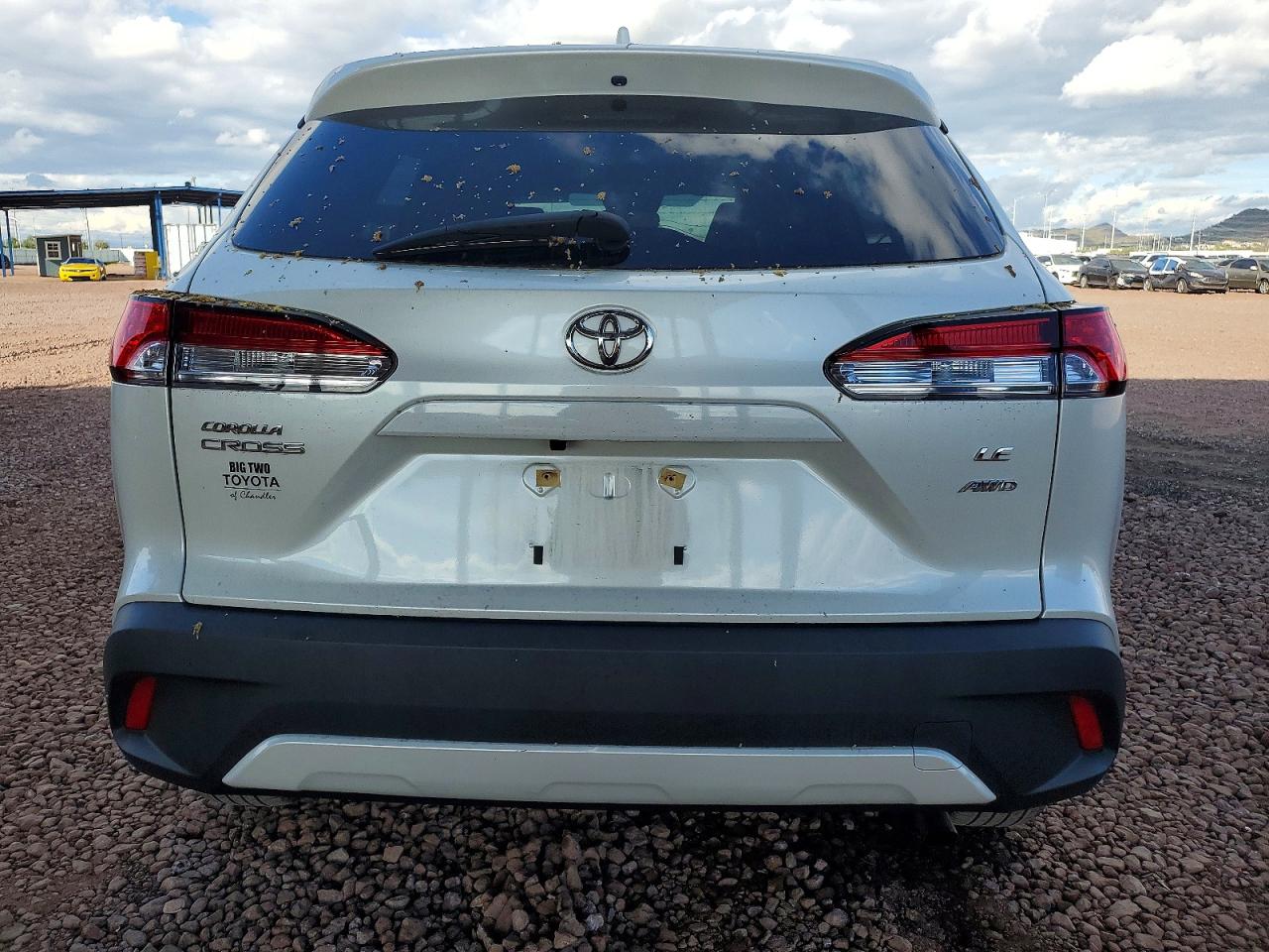 2023 TOYOTA COROLLA CROSS LE photo 6