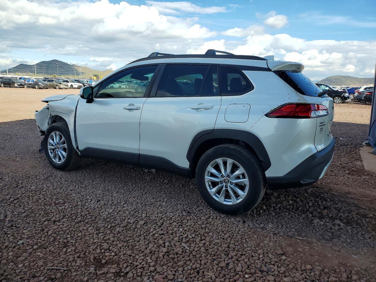 2023 TOYOTA COROLLA CROSS LE photo 2