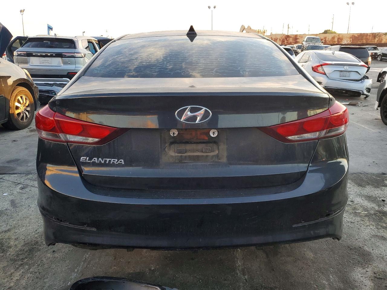 2017 HYUNDAI ELANTRA SE photo 6