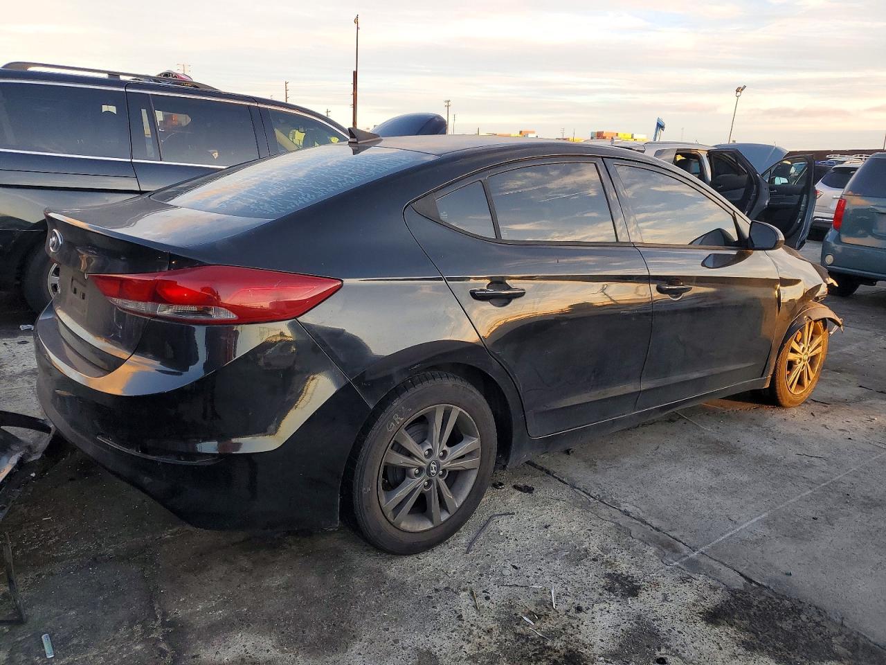 2017 HYUNDAI ELANTRA SE photo 3