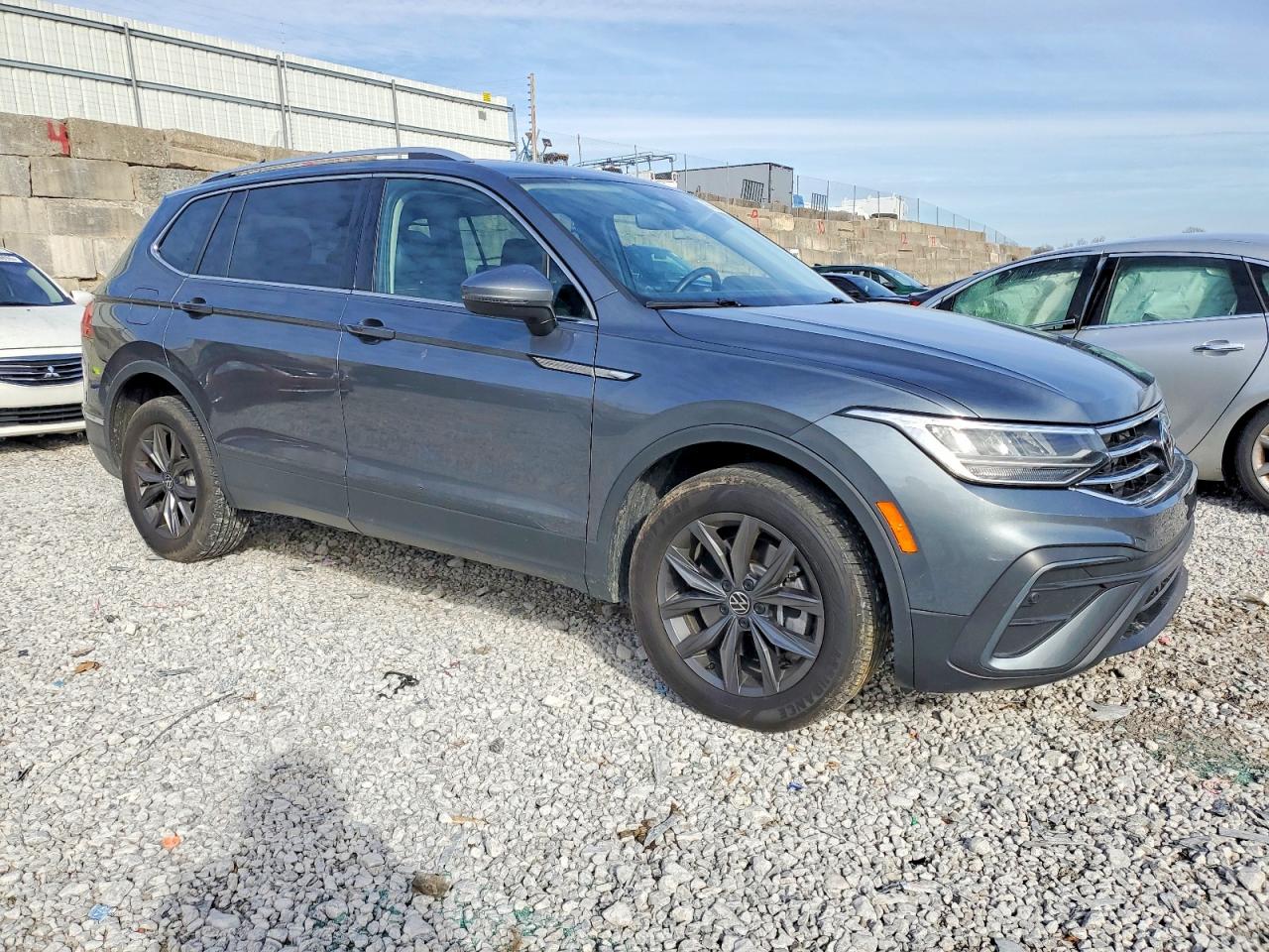 2024 VOLKSWAGEN TIGUAN SE photo 4
