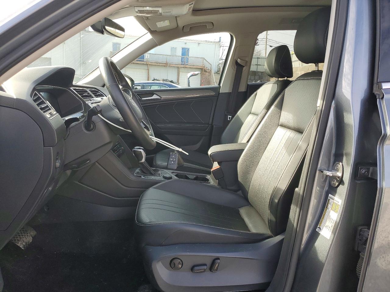 2024 VOLKSWAGEN TIGUAN SE photo 7
