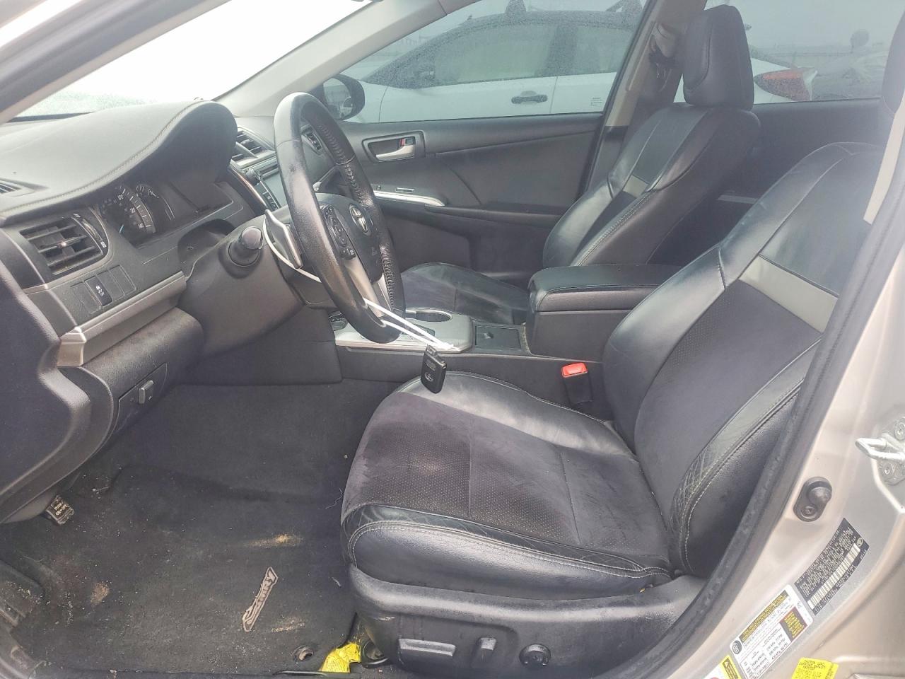 2012 TOYOTA CAMRY SE photo 13