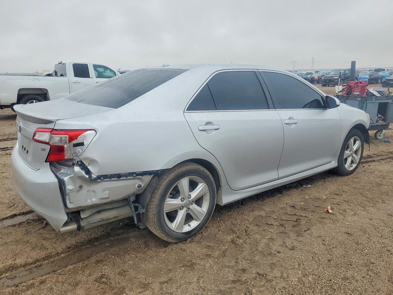2012 TOYOTA CAMRY SE photo 5