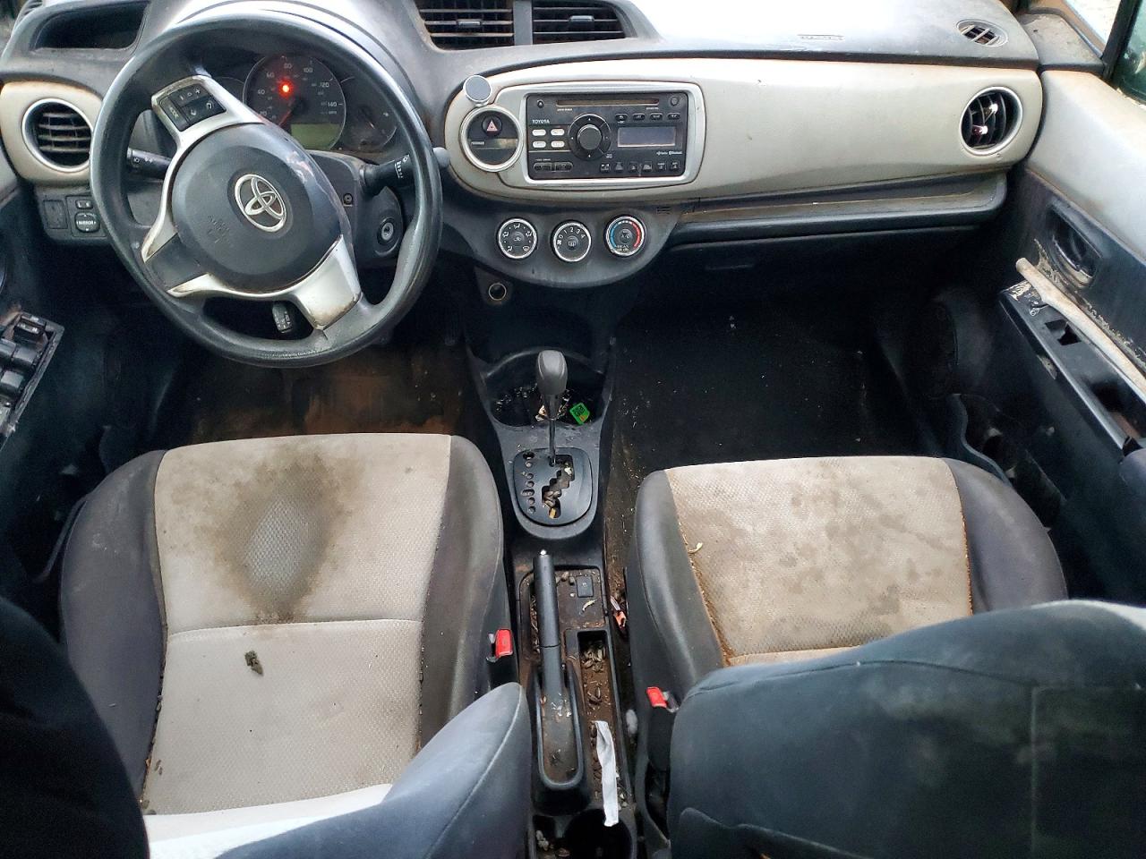 2013 TOYOTA YARIS photo 8