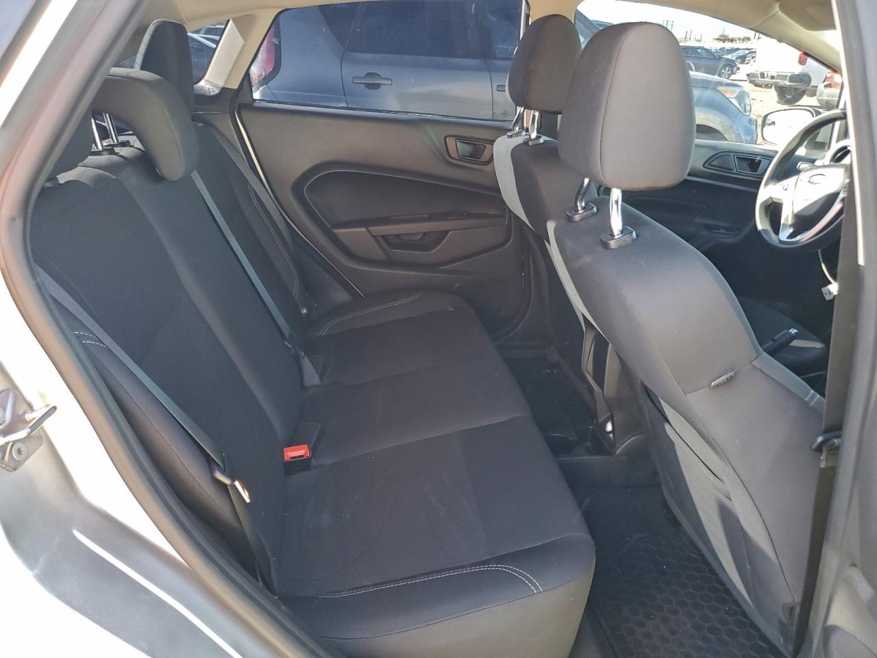2018 FORD FIESTA SE photo 10