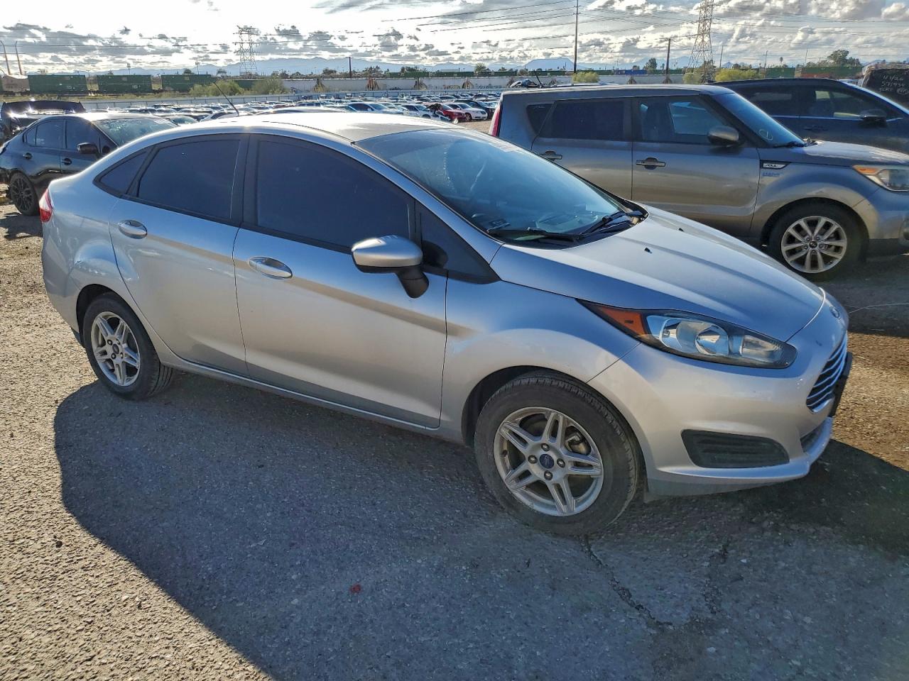 2018 FORD FIESTA SE photo 4