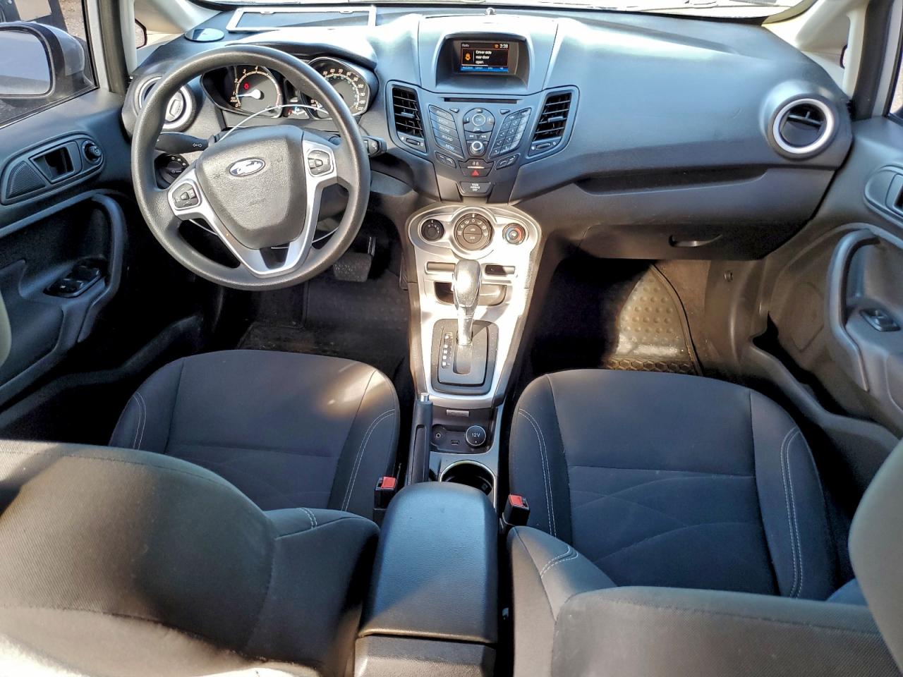2018 FORD FIESTA SE photo 8
