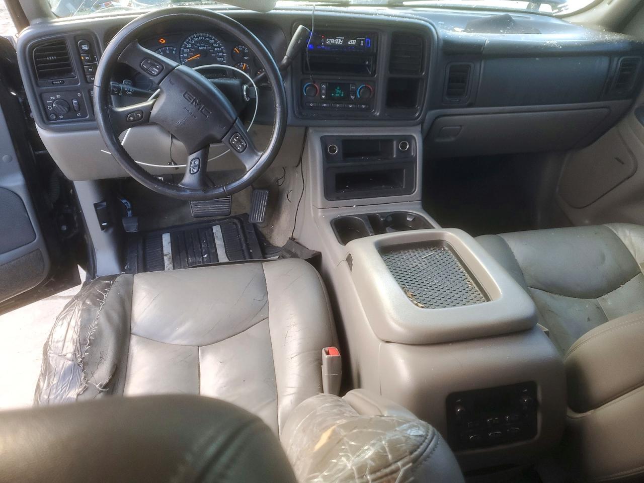 2005 GMC YUKON XL K1500 photo 8