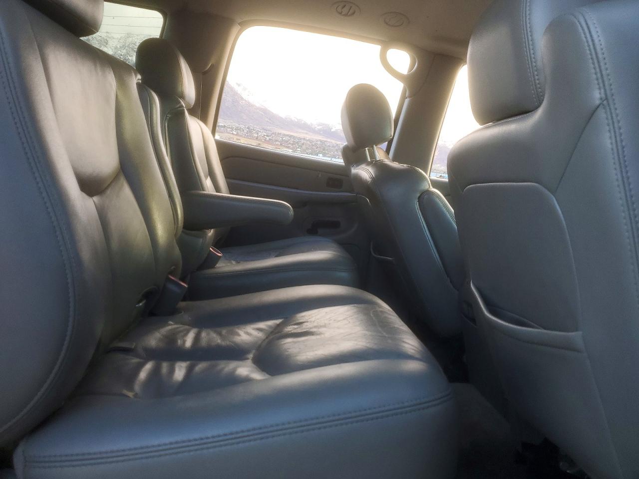 2005 GMC YUKON XL K1500 photo 10