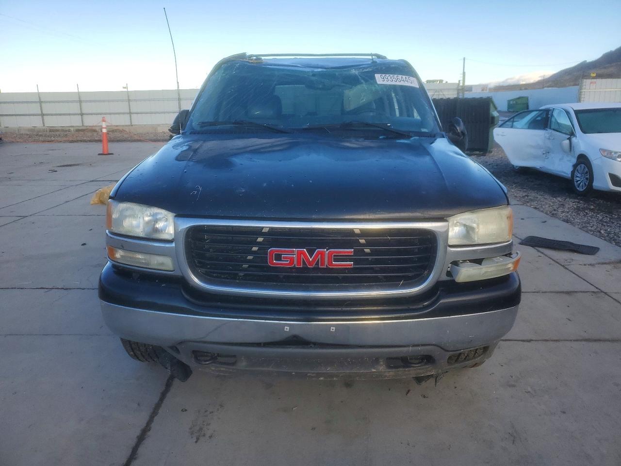2005 GMC YUKON XL K1500 photo 5