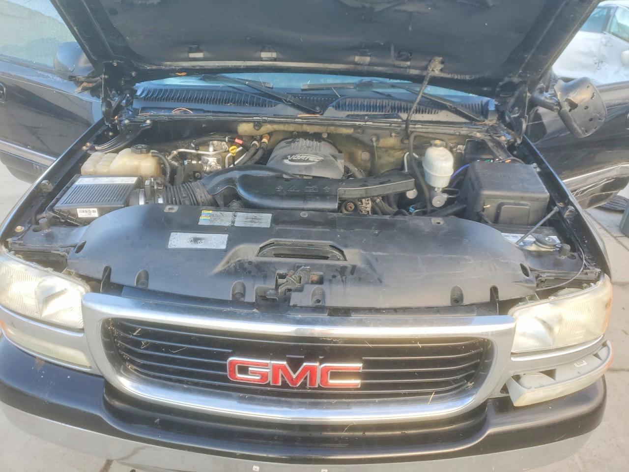 2005 GMC YUKON XL K1500 photo 11