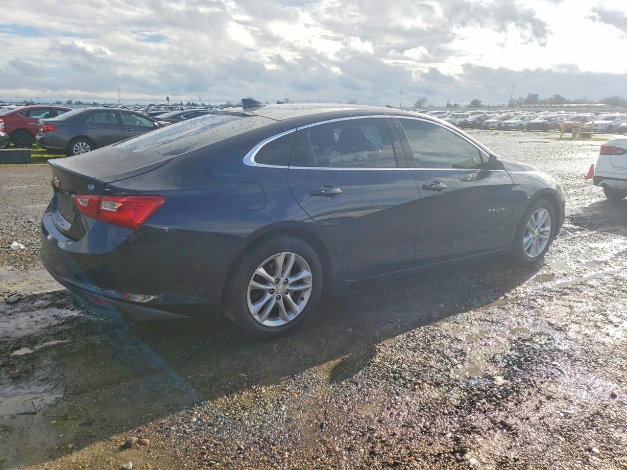 2017 CHEVROLET MALIBU HYBRID photo 3