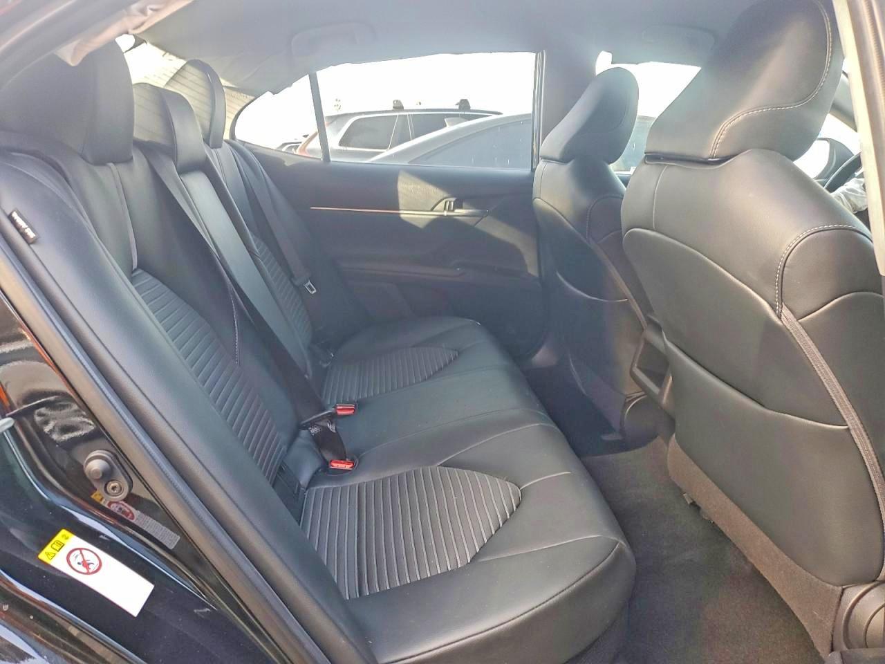 2019 TOYOTA CAMRY HYBRID photo 10