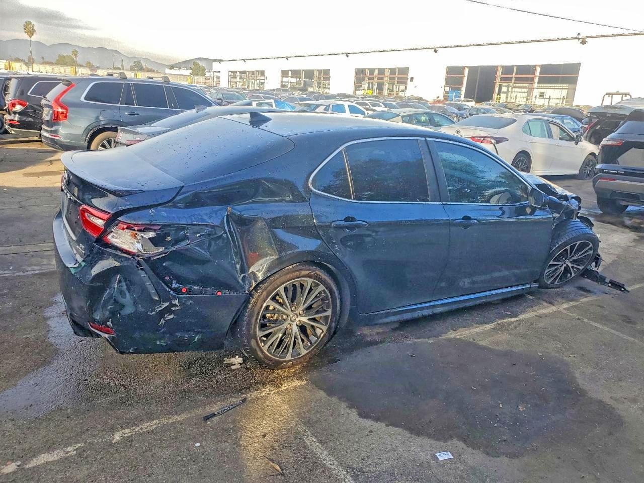2019 TOYOTA CAMRY HYBRID photo 3