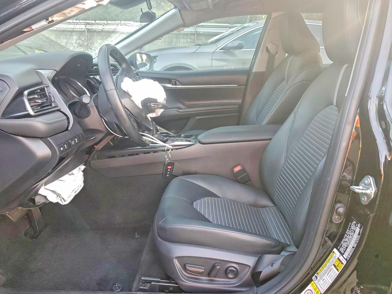 2019 TOYOTA CAMRY HYBRID photo 7
