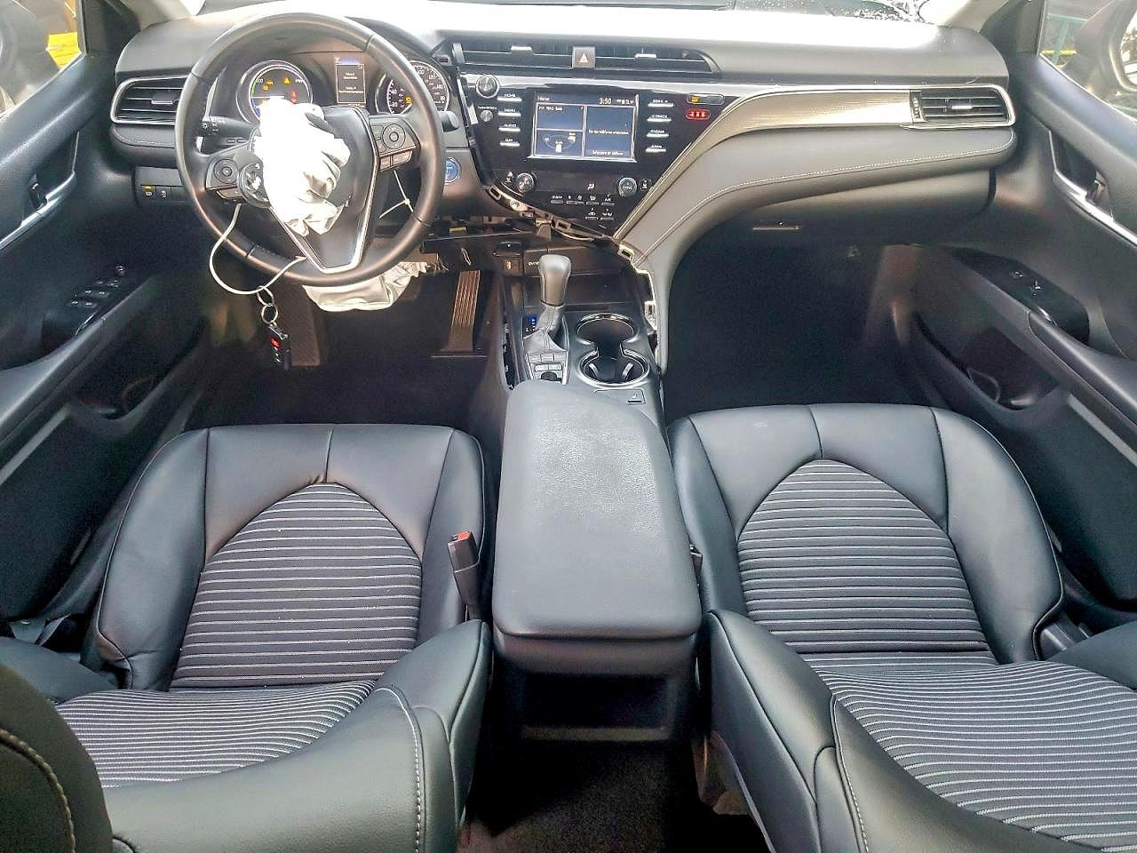 2019 TOYOTA CAMRY HYBRID photo 8