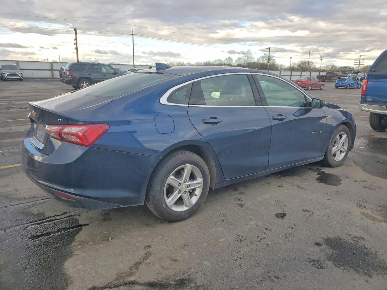 2022 CHEVROLET MALIBU LT photo 3