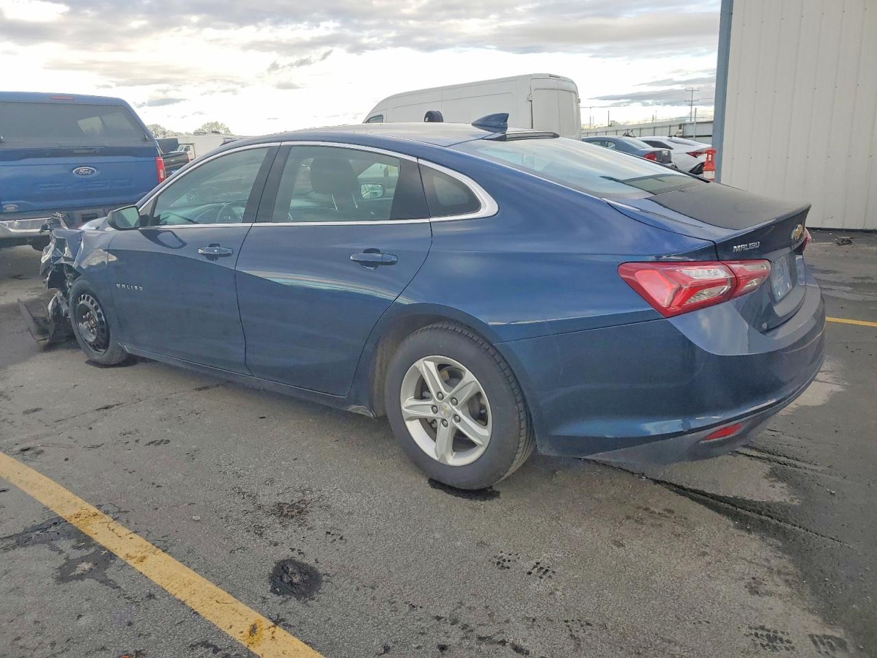 2022 CHEVROLET MALIBU LT photo 2