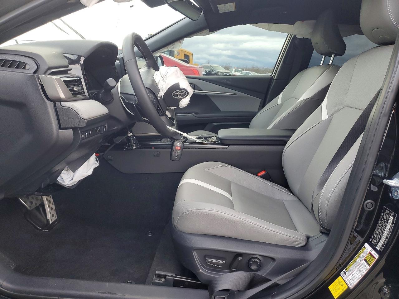 2025 TOYOTA CAMRY SE photo 7