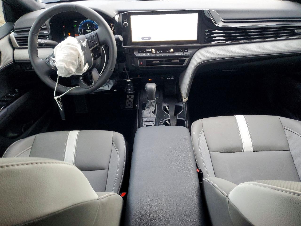 2025 TOYOTA CAMRY SE photo 8