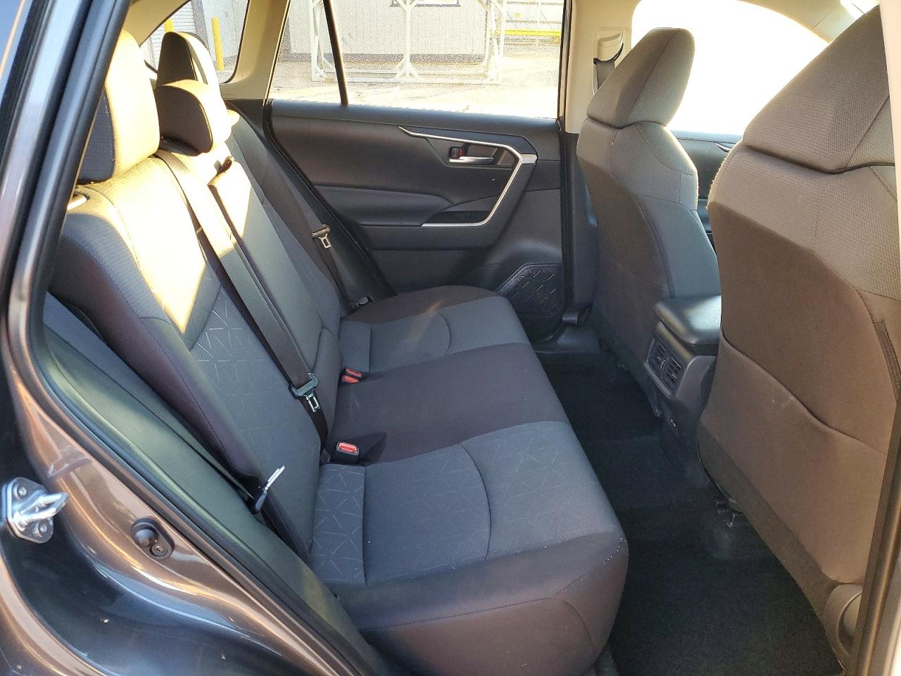 2025 TOYOTA RAV4 XLE photo 11