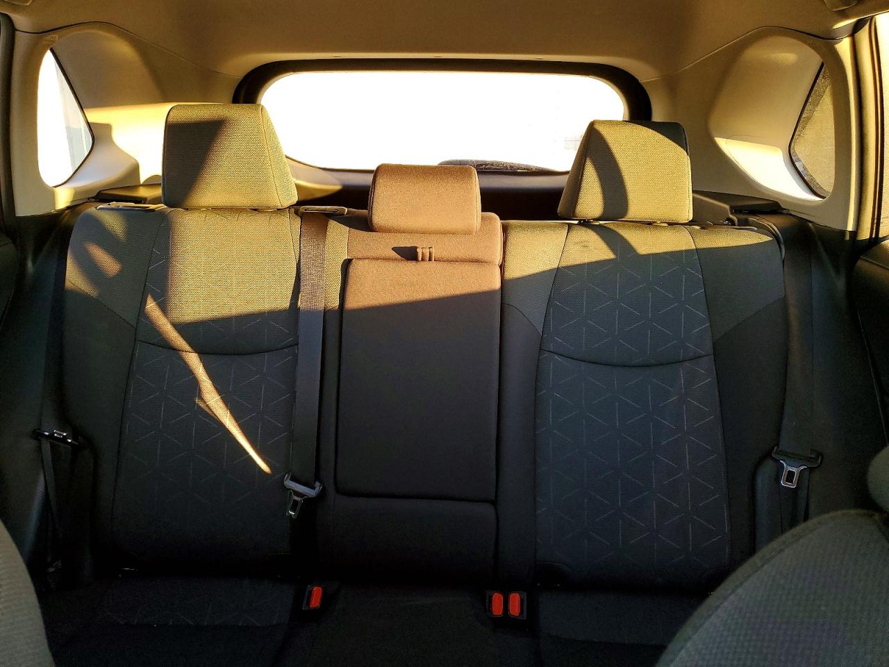 2025 TOYOTA RAV4 XLE photo 10
