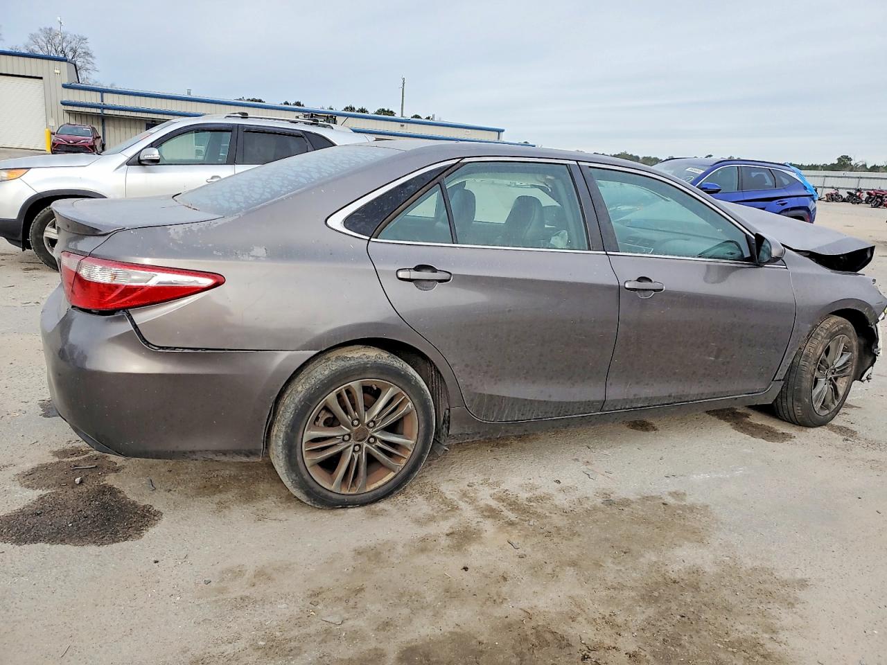 2017 TOYOTA CAMRY LE photo 3