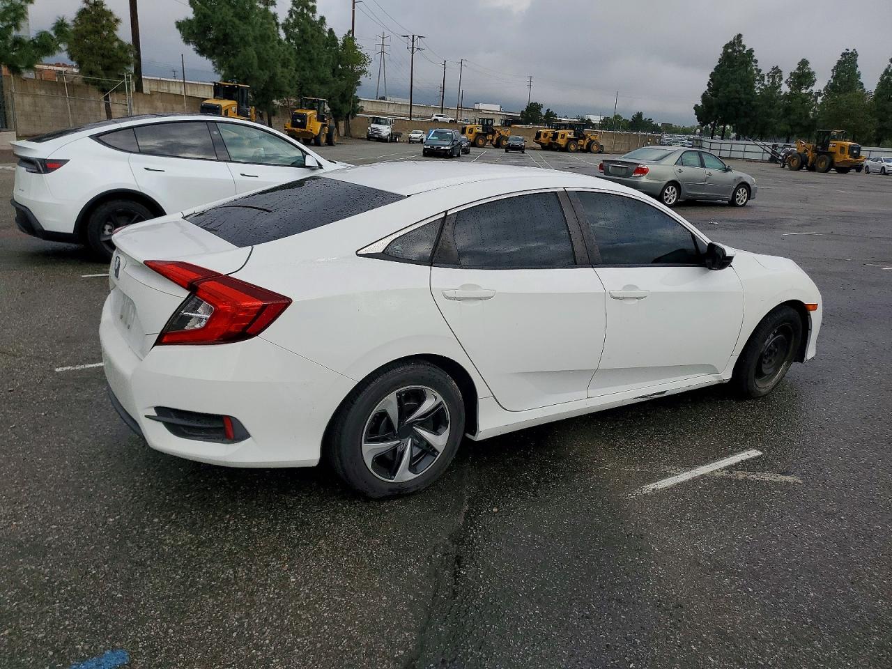 2017 HONDA CIVIC LX photo 3