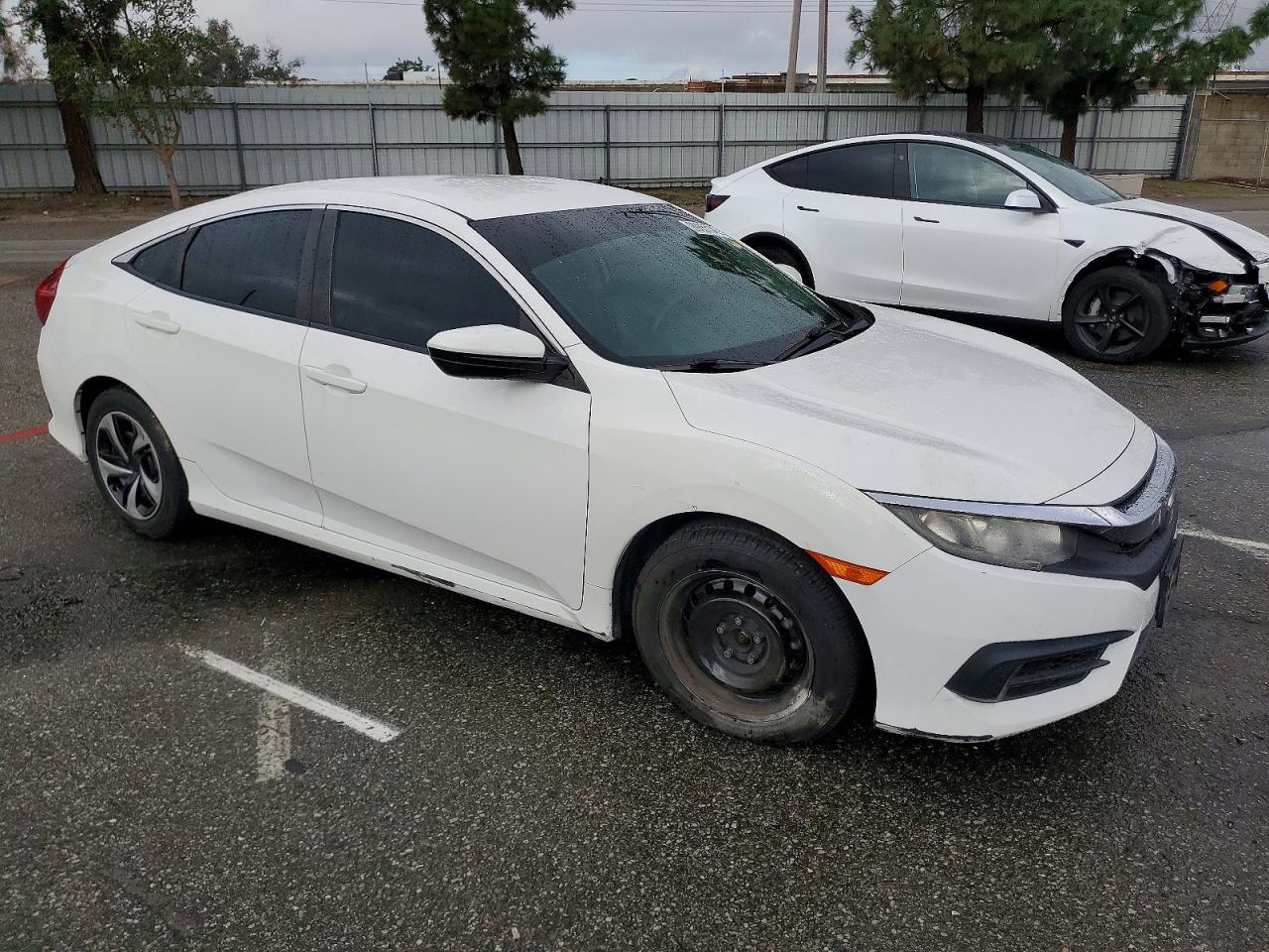 2017 HONDA CIVIC LX photo 4