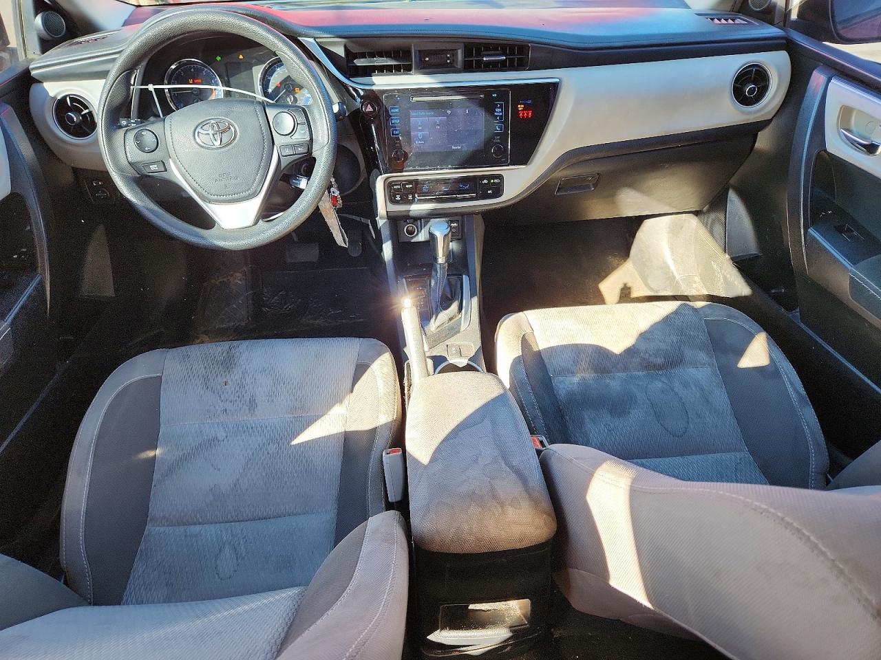 2018 TOYOTA COROLLA L photo 8