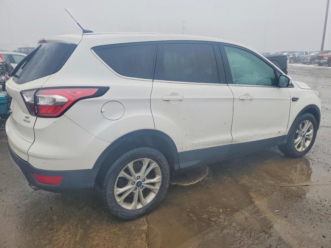 2017 FORD ESCAPE SE photo 3