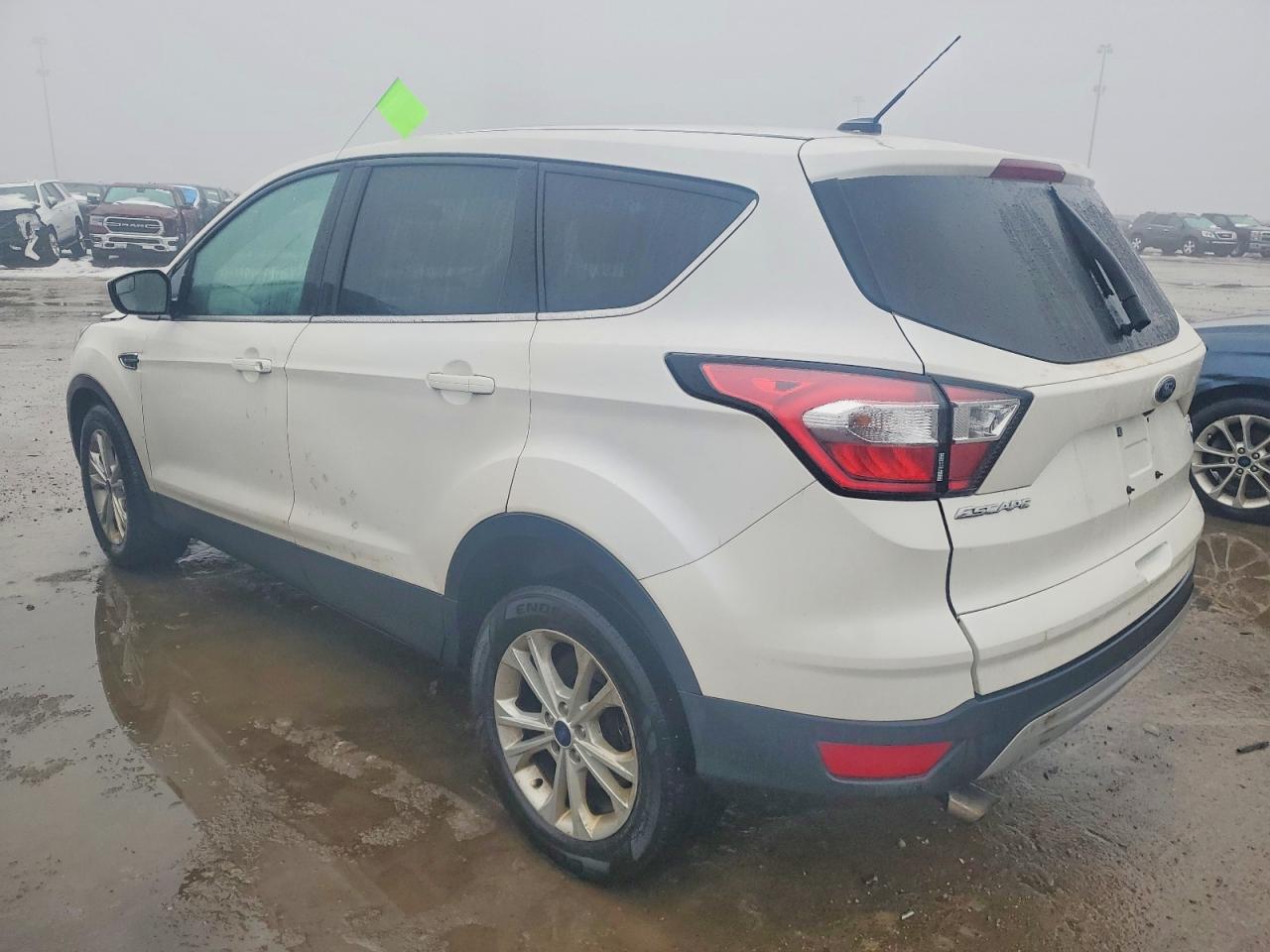 2017 FORD ESCAPE SE photo 2