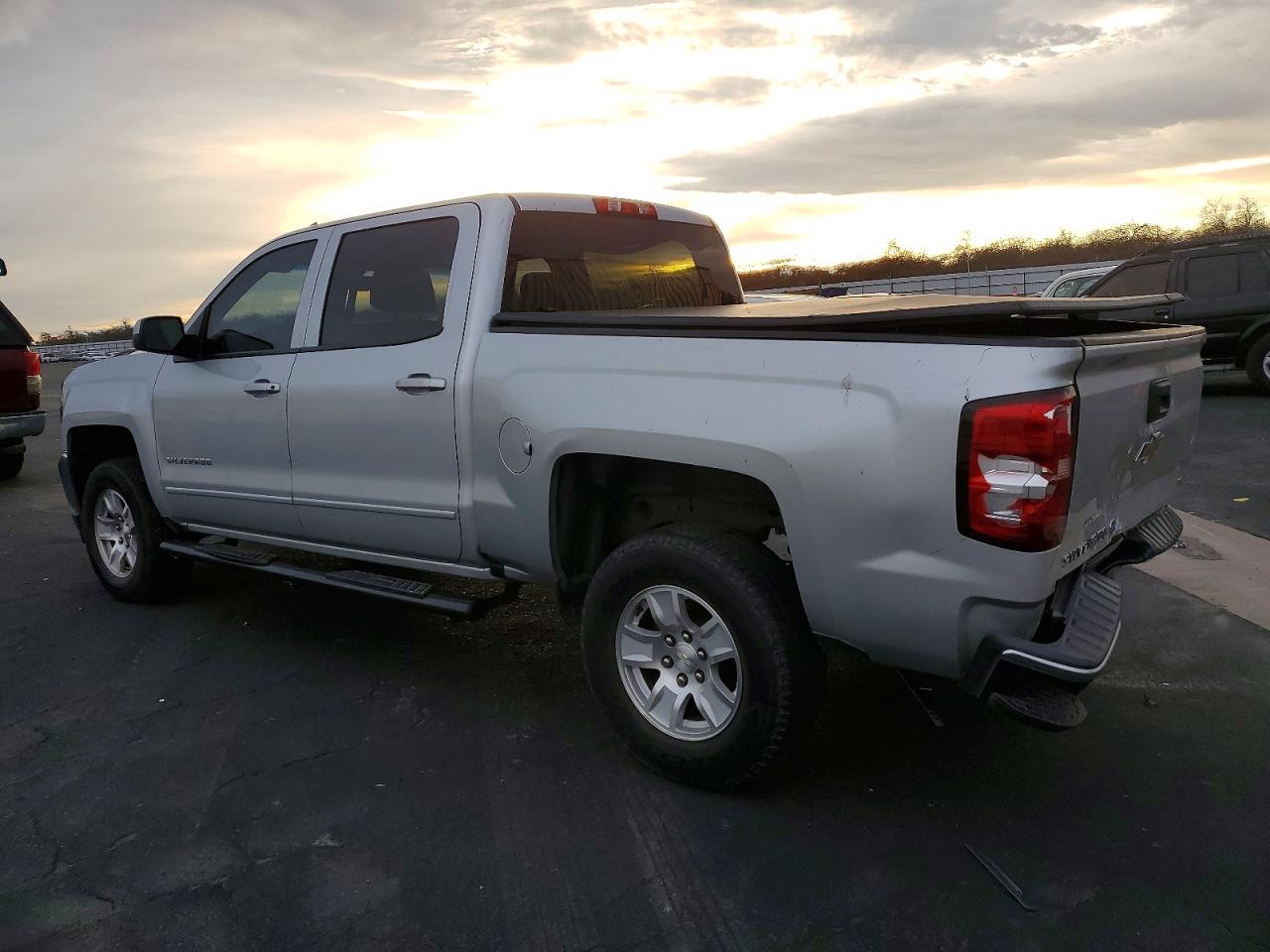 2017 CHEVROLET SILVERADO C1500 LT photo 2