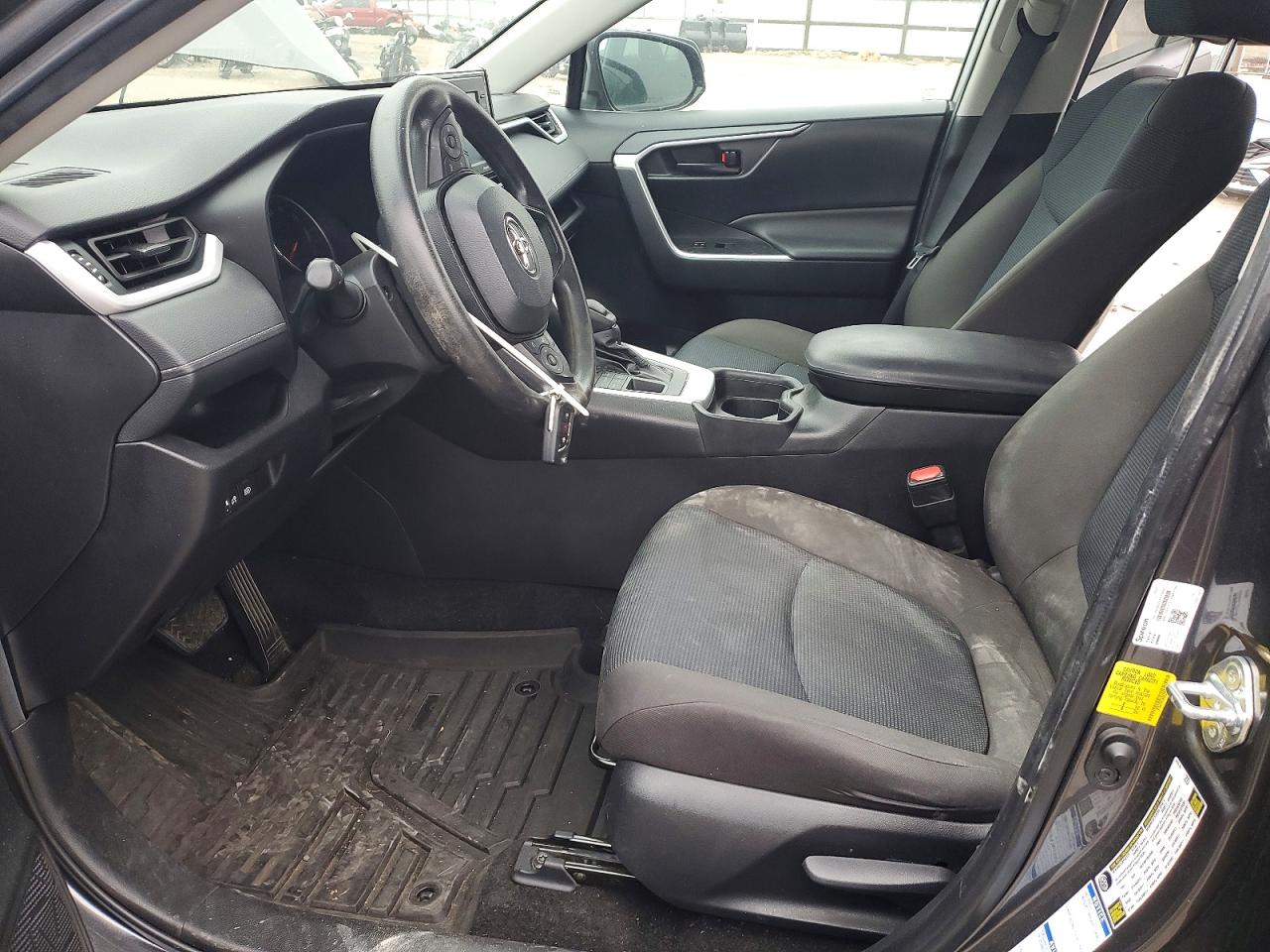 2021 TOYOTA RAV4 LE photo 7
