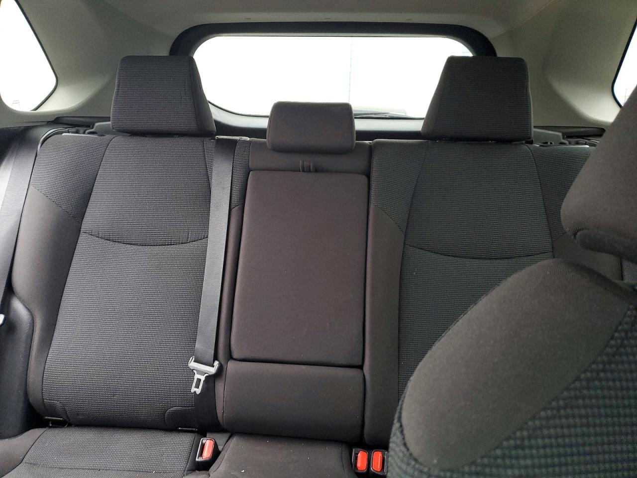 2021 TOYOTA RAV4 LE photo 10