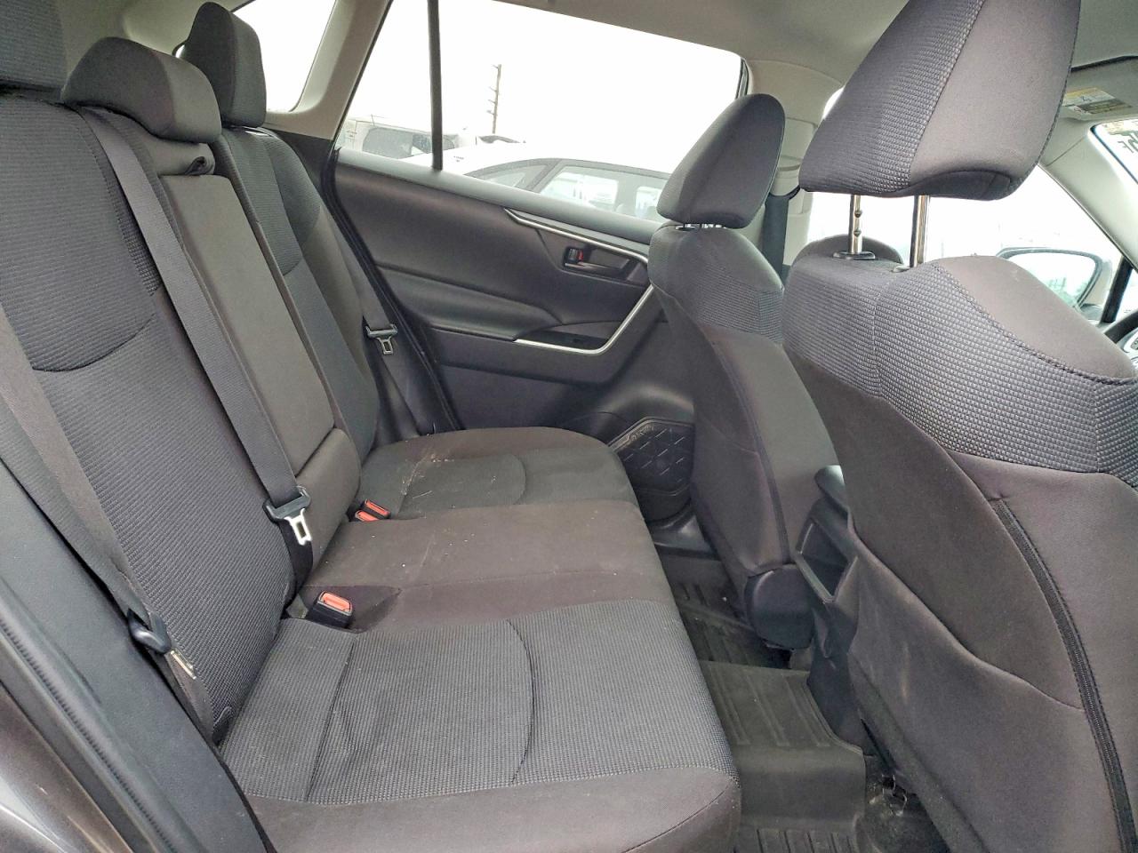 2021 TOYOTA RAV4 LE photo 11