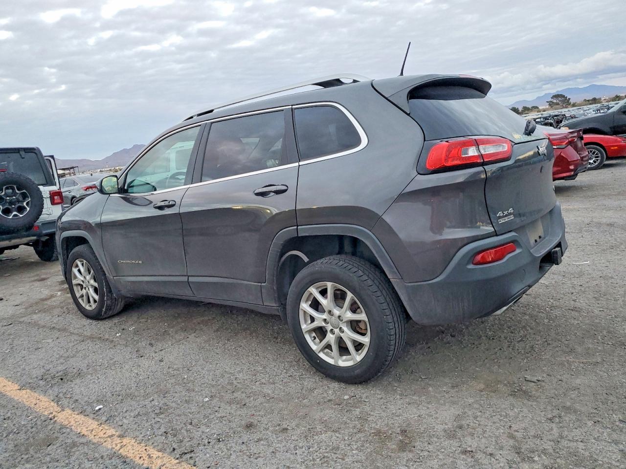2017 JEEP CHEROKEE LATITUDE photo 2