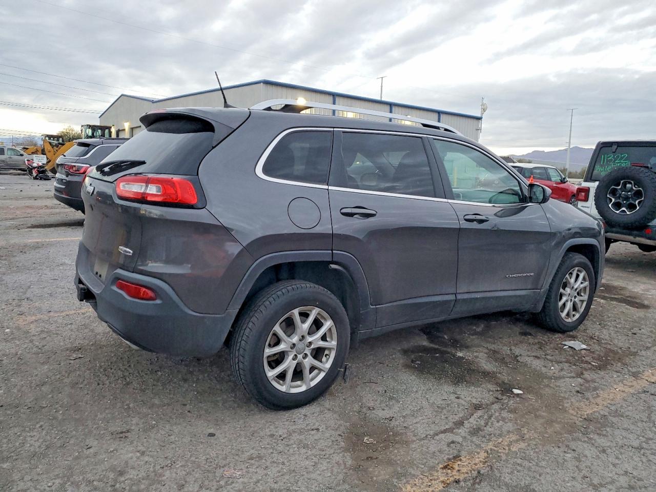 2017 JEEP CHEROKEE LATITUDE photo 3