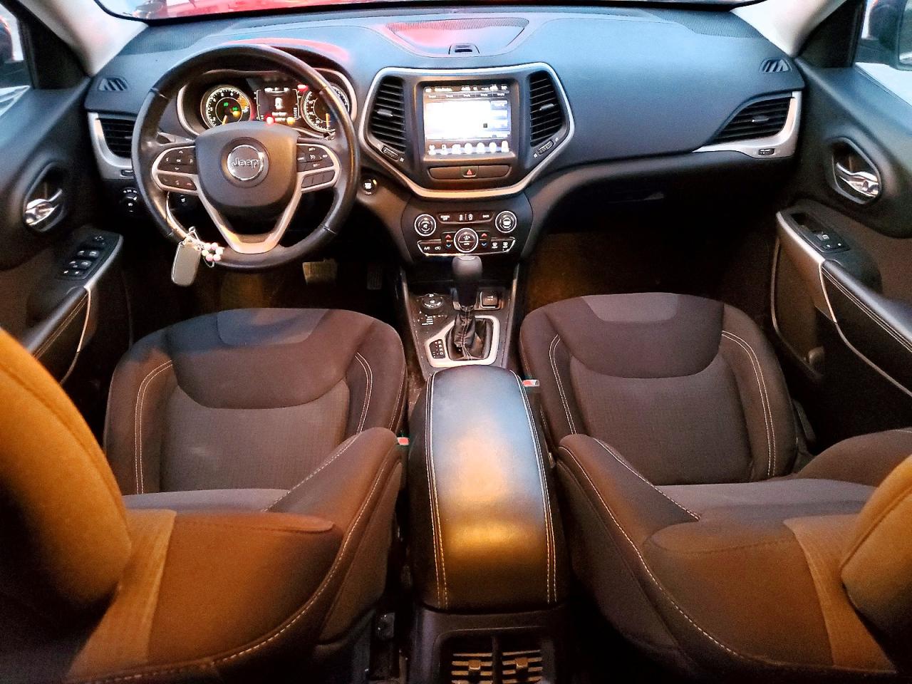 2017 JEEP CHEROKEE LATITUDE photo 8