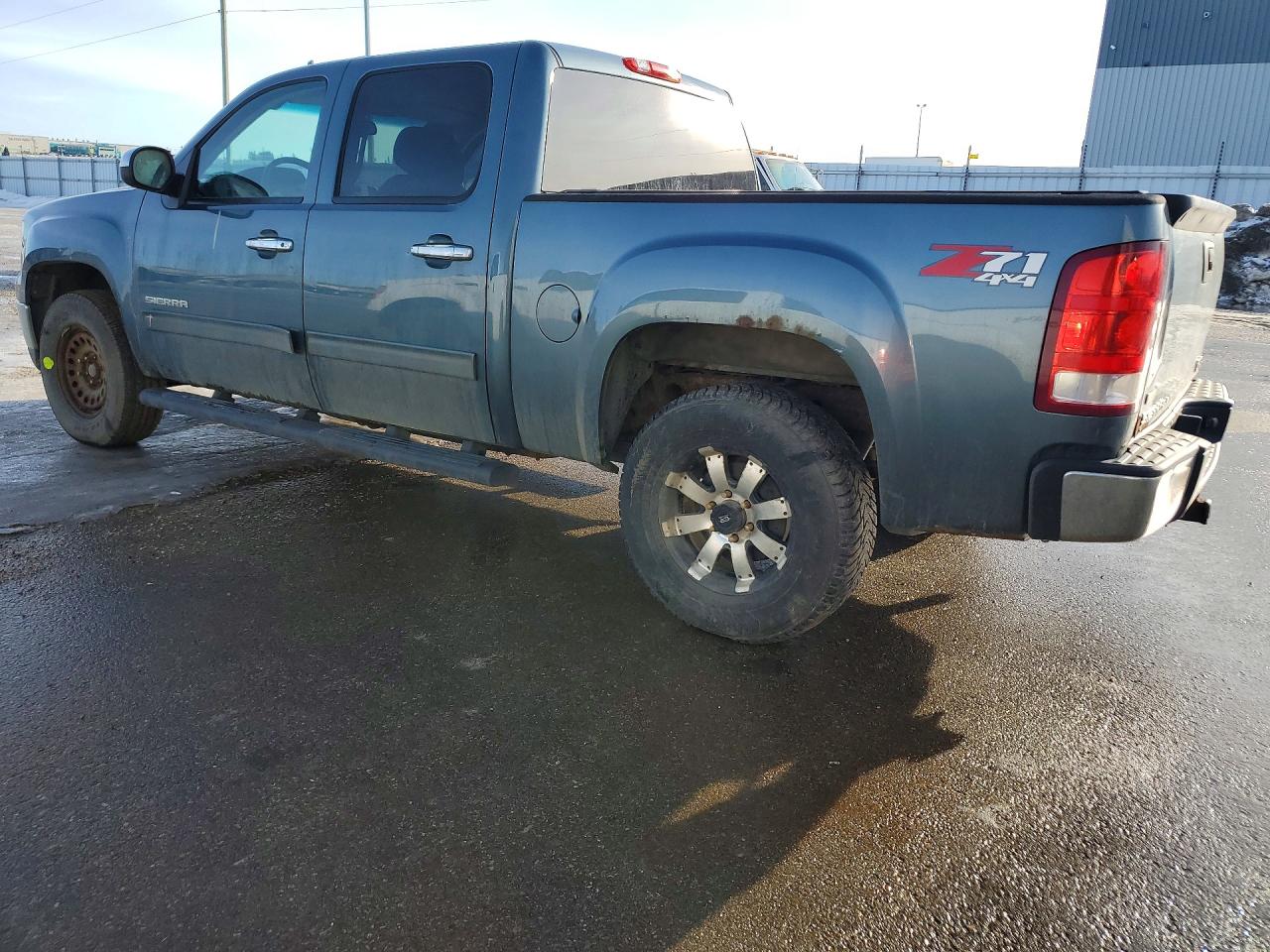 2011 GMC SIERRA K1500 SLE photo 2