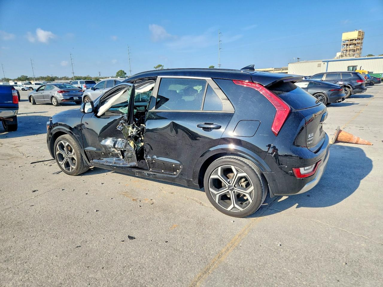 2024 KIA NIRO SX TOURING photo 2