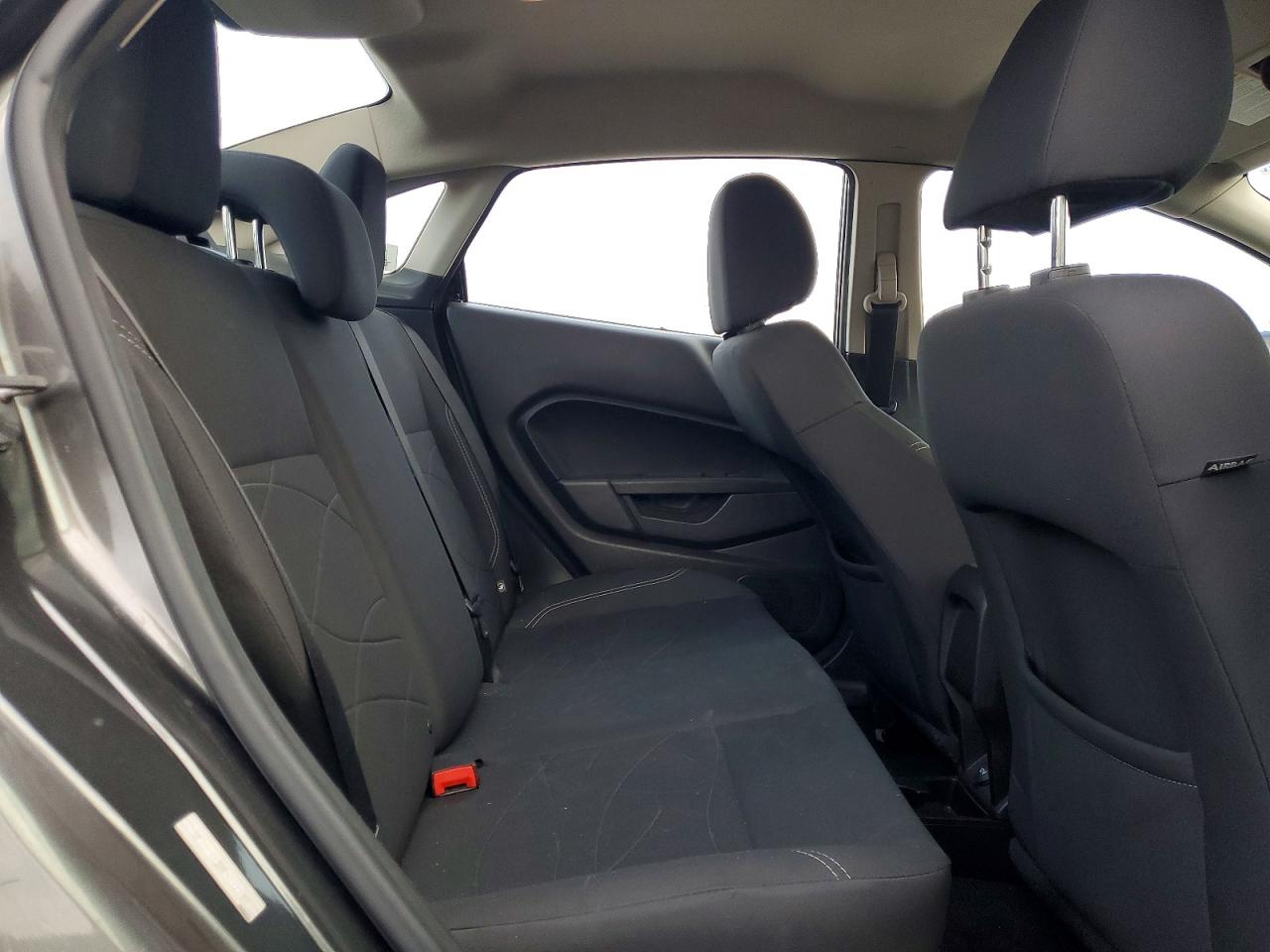 2015 FORD FIESTA SE photo 10